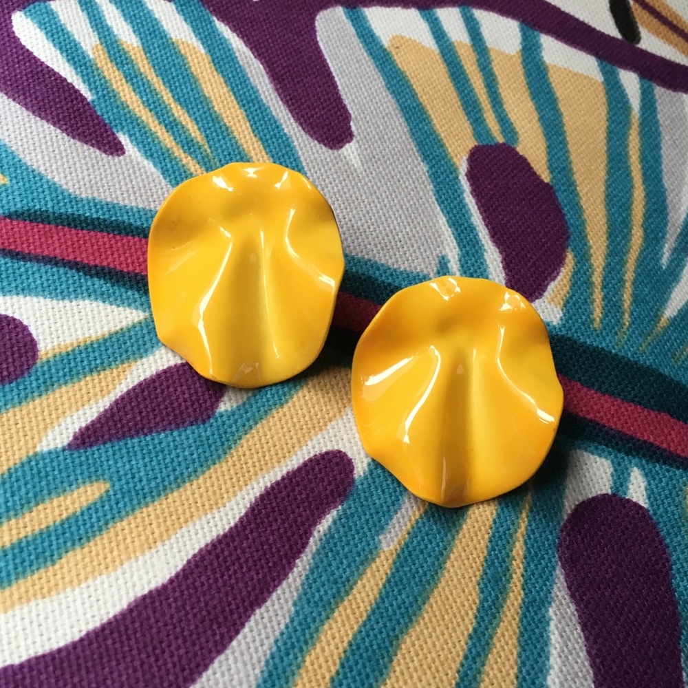 🎁$1 BUNDLE ITEM Artsy Metal “Paper Bag” Earrings